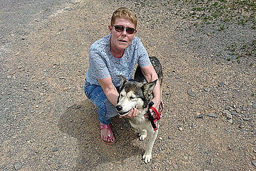 Bärbel Kronenberg und Husky Raul 