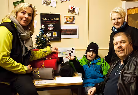 Maurice übergibt seine Spende